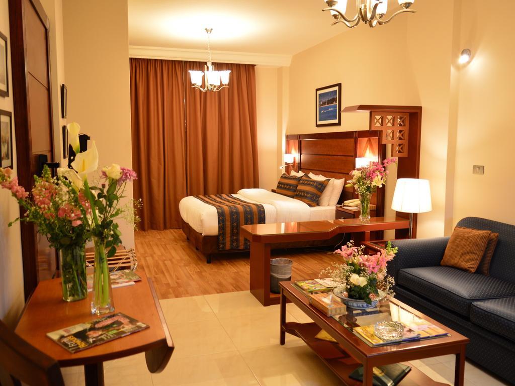 Comfort Hotel Suites Amman Exterior photo